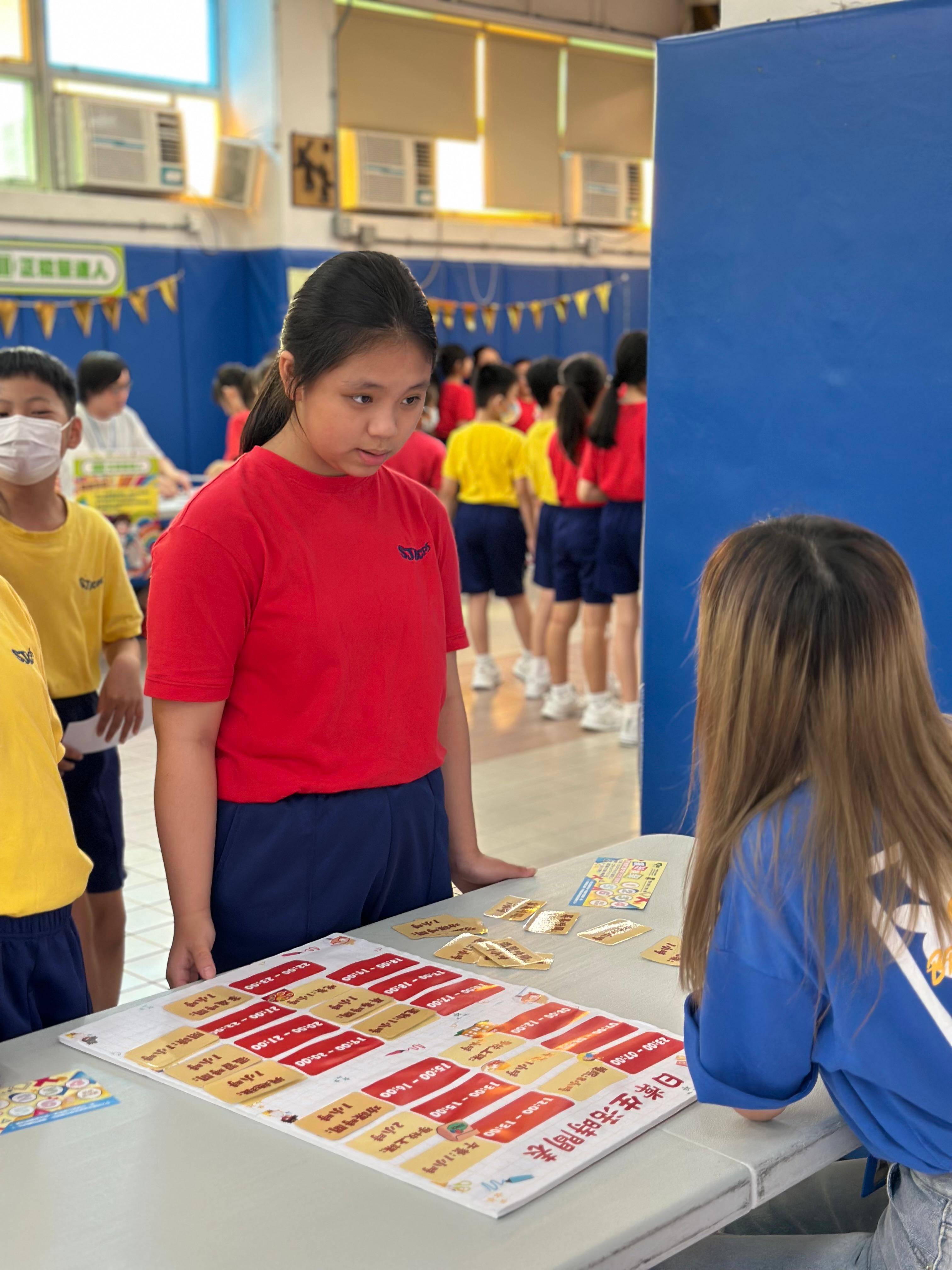 校本訓輔組攤位遊戲嘉年華 (1).jpeg