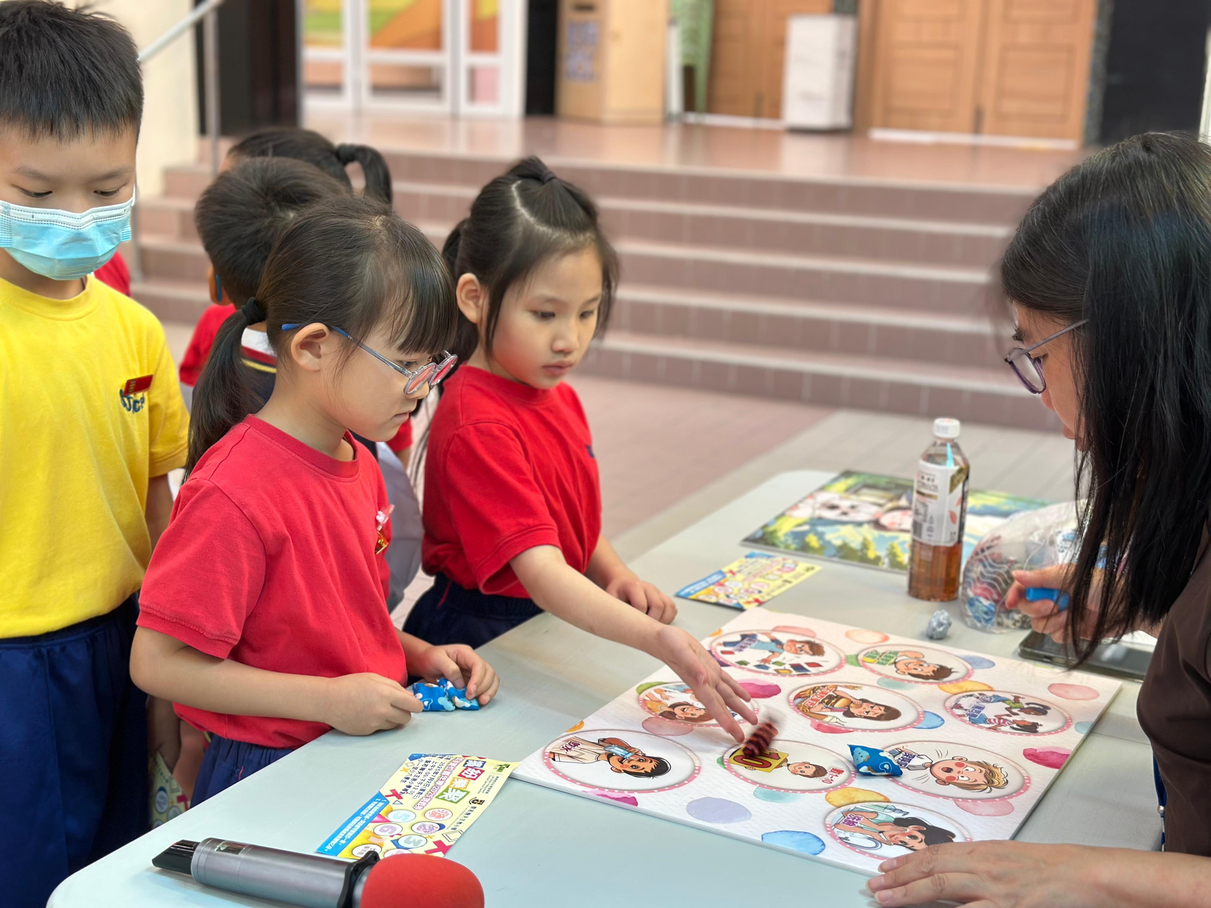 校本訓輔組攤位遊戲嘉年華 (6).jpeg