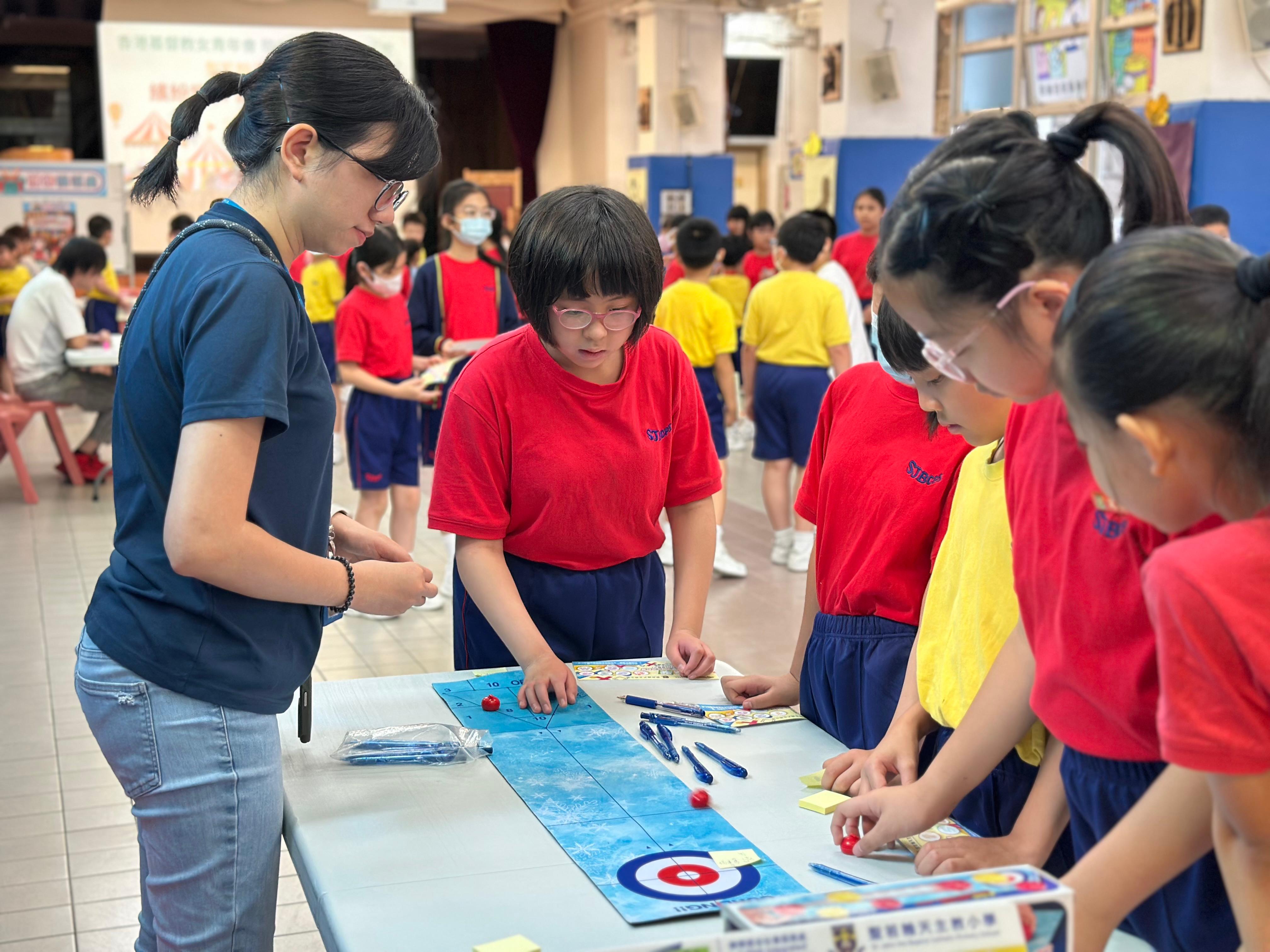 校本訓輔組攤位遊戲嘉年華 (7).jpeg
