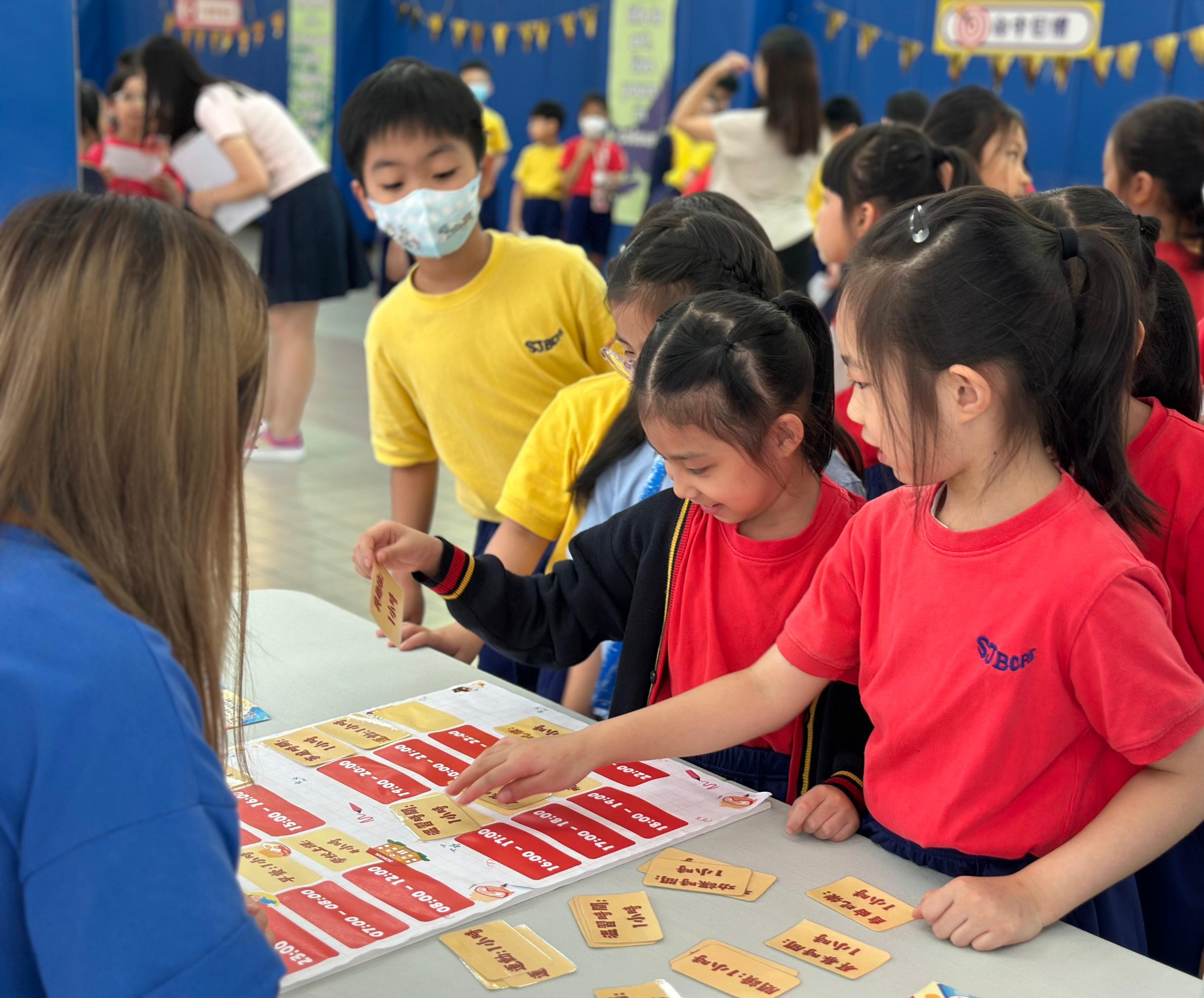 校本訓輔組攤位遊戲嘉年華 (8).1.jpeg